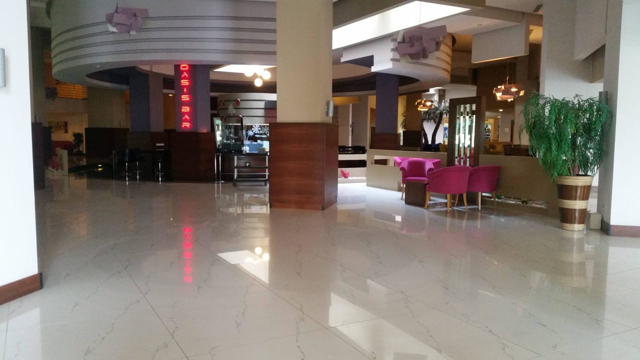 Oasis Bar Limak Lara Deluxe Hotel & Resort