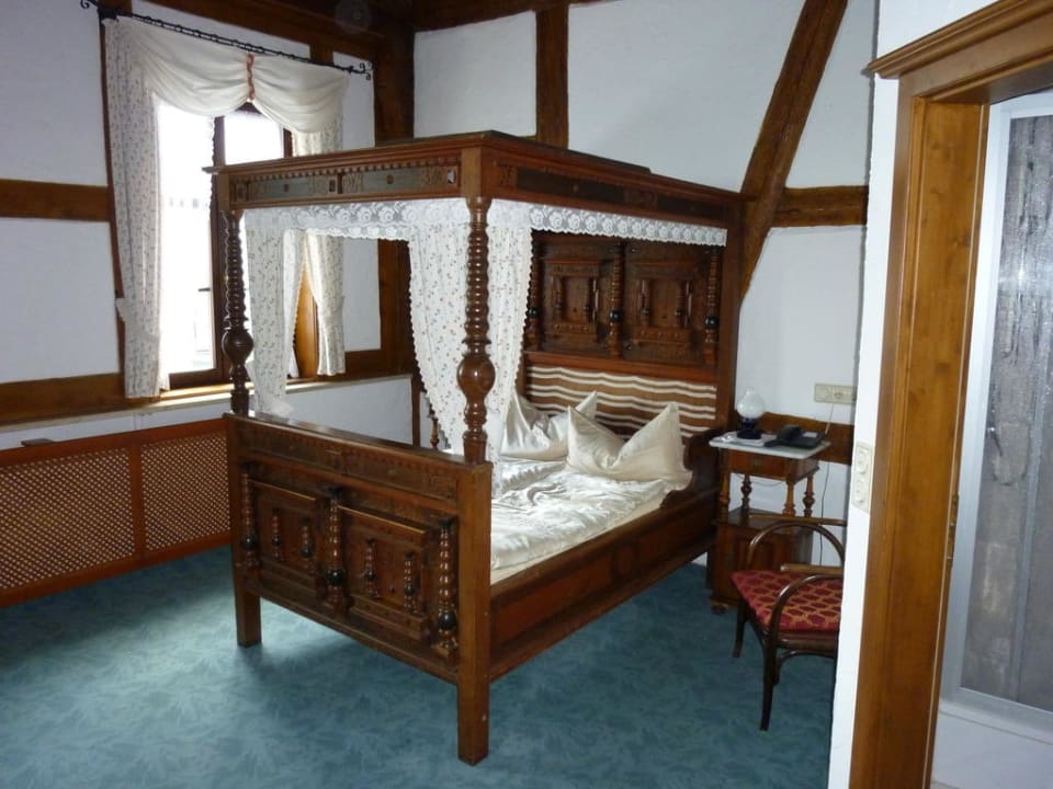 Zimmer mit Himmelbett Hotel Burg Colmberg