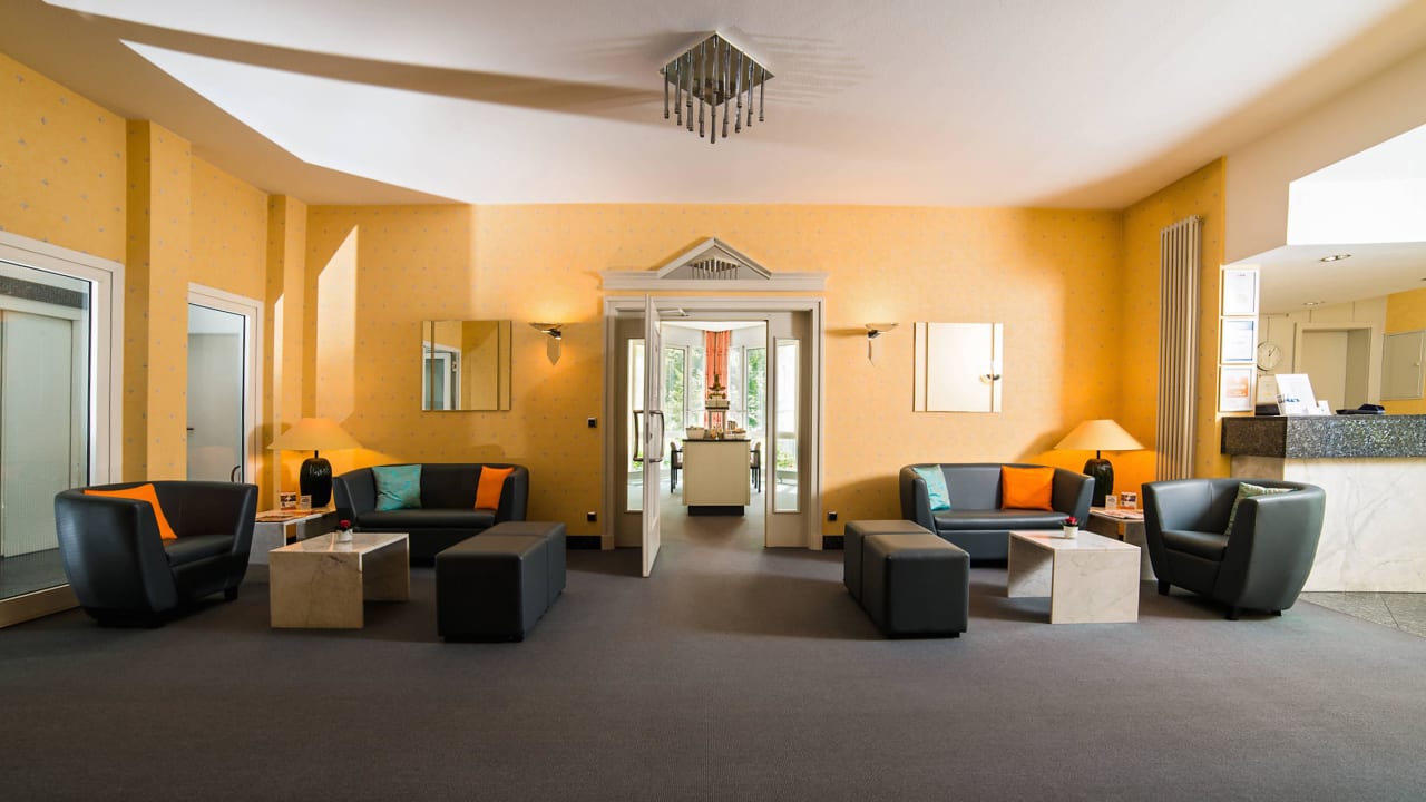 Lobby Blick in Frühstücksraum Fontana Hotel Wiesbaden