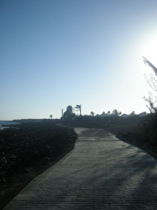 Weg von der Anlage zum Strand SBH Hotel Royal Monica