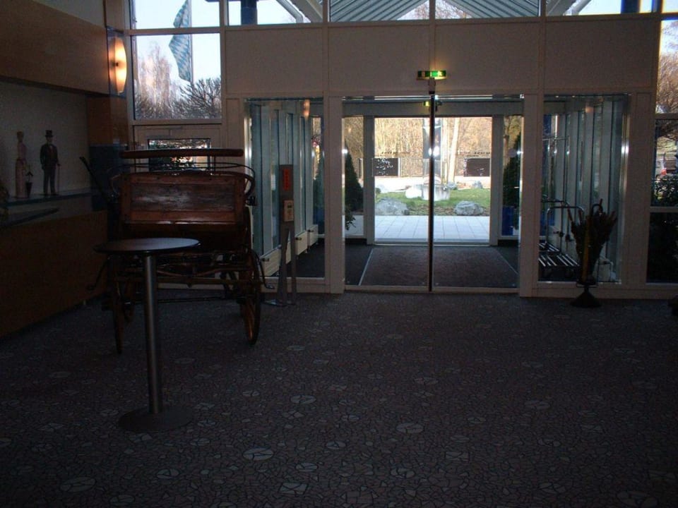 Aus/Eingang Hotel Arvena Kongress