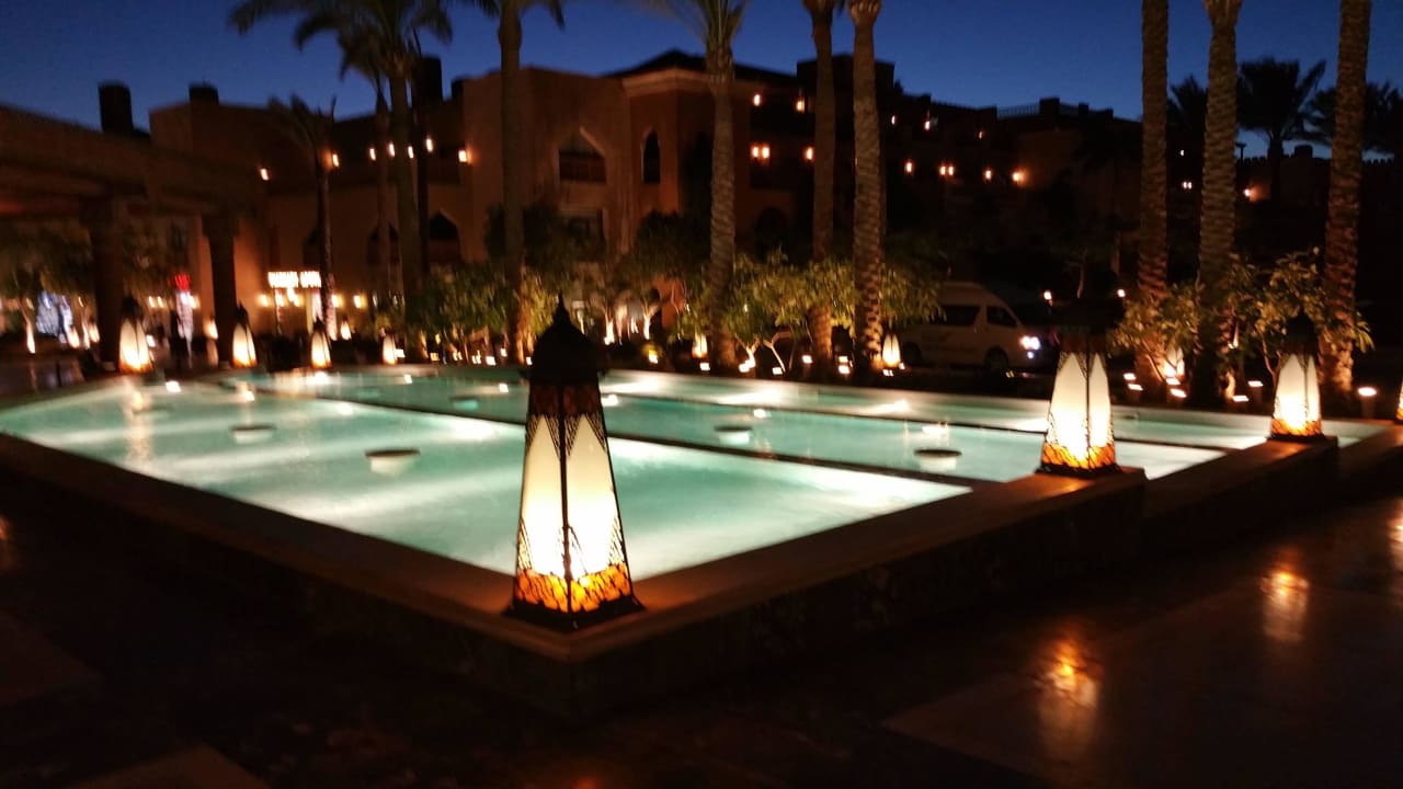 Hoteleingang bei Nacht Makadi Spa - Adults only