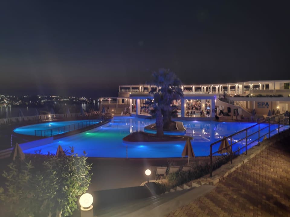 Pool Athina Palace Resort & Spa