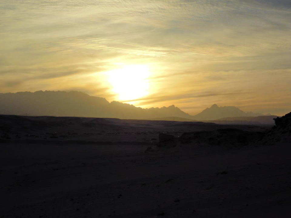 Sonnenuntergang in der Wüste Siva Golden Bay Makadi