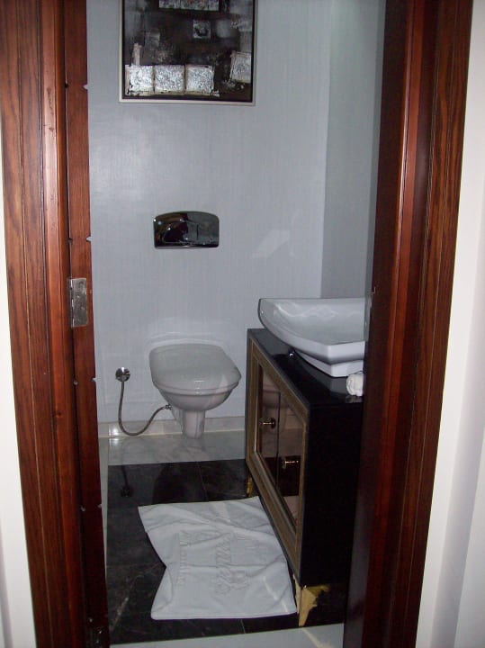 Das Gäste-WC in der Suite Premier Le Reve Hotel & Spa