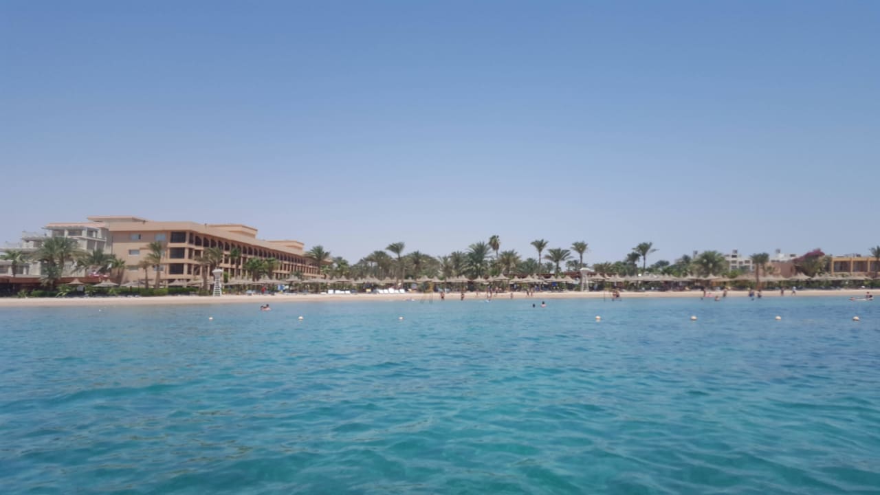 Rote Meer mit Blick zum Hotel Giftun Azur Resort
