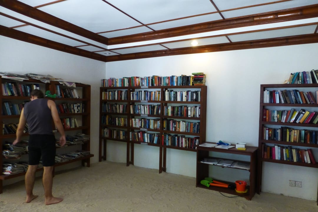 Bibliothek - viele dt. Bücher Angaga Island Resort