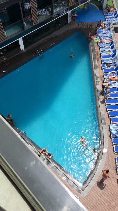 Pool Wyndham Garden Ajman Corniche