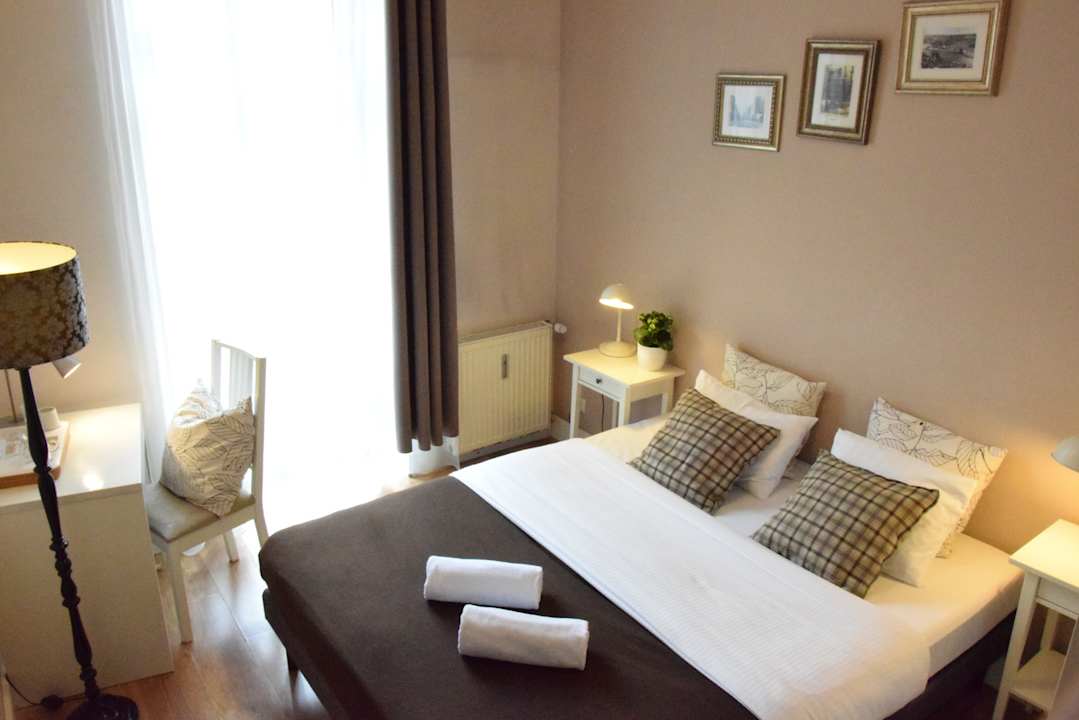 Zimmer Blooms Hostel, Inn & Apartments