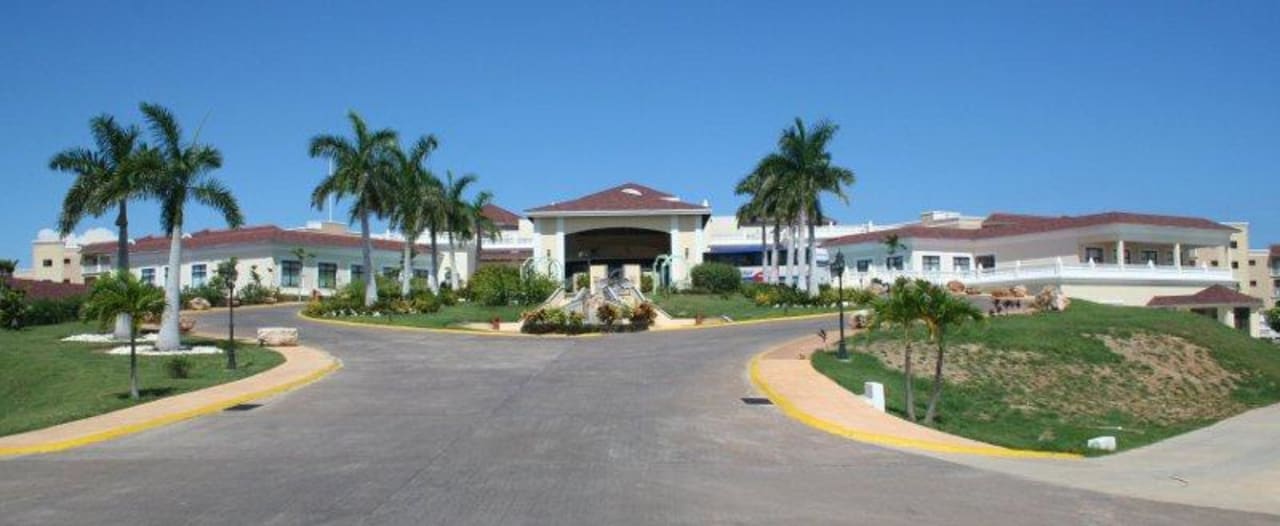 Einfahrt Richtung Lobby Iberostar Origin Laguna Azul