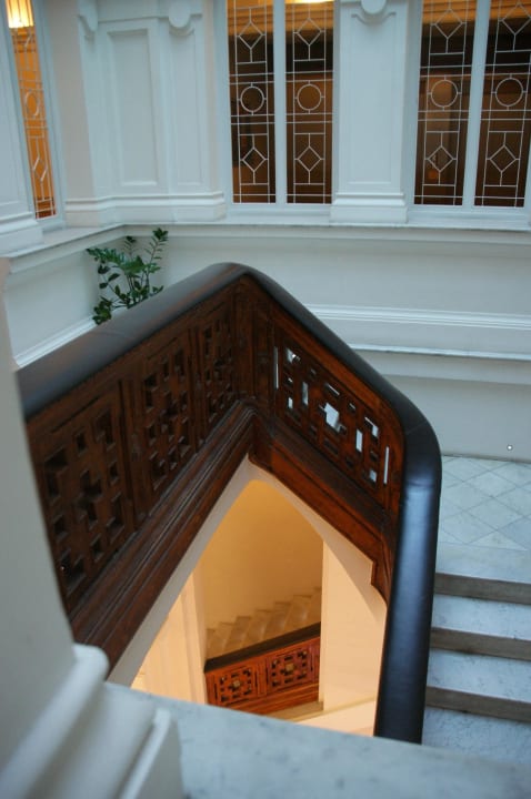 Schönes, altes Treppenhaus im Hotel Hotel Hospes Palau de Mar