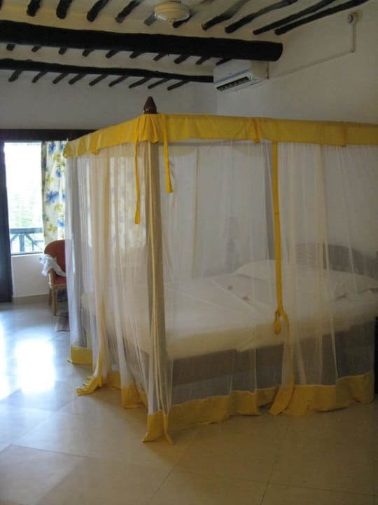 Bett mit Sich auf Balkon Luxury Room Hotel Papillon Lagoon Reef