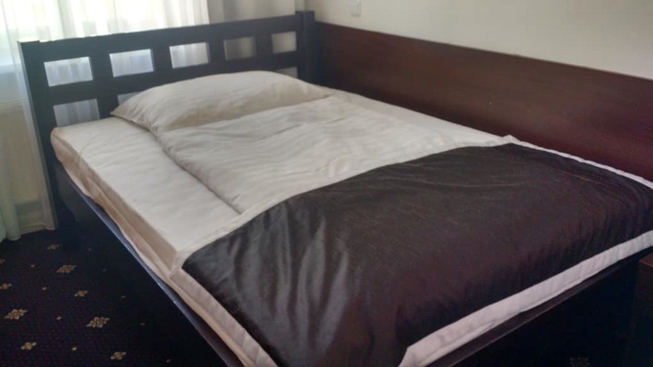 Łóżko w pokoju 1-os. Hotel Machova