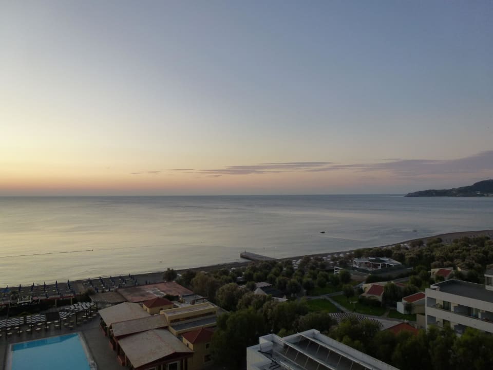 Die Ruhe vor dem Ansturm der "Turis" Esperides Beach Resort