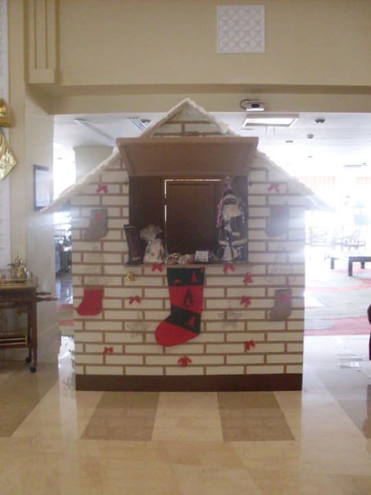 Weihnachtsdekoration in der Lobby Steigenberger ALDAU Beach Hotel