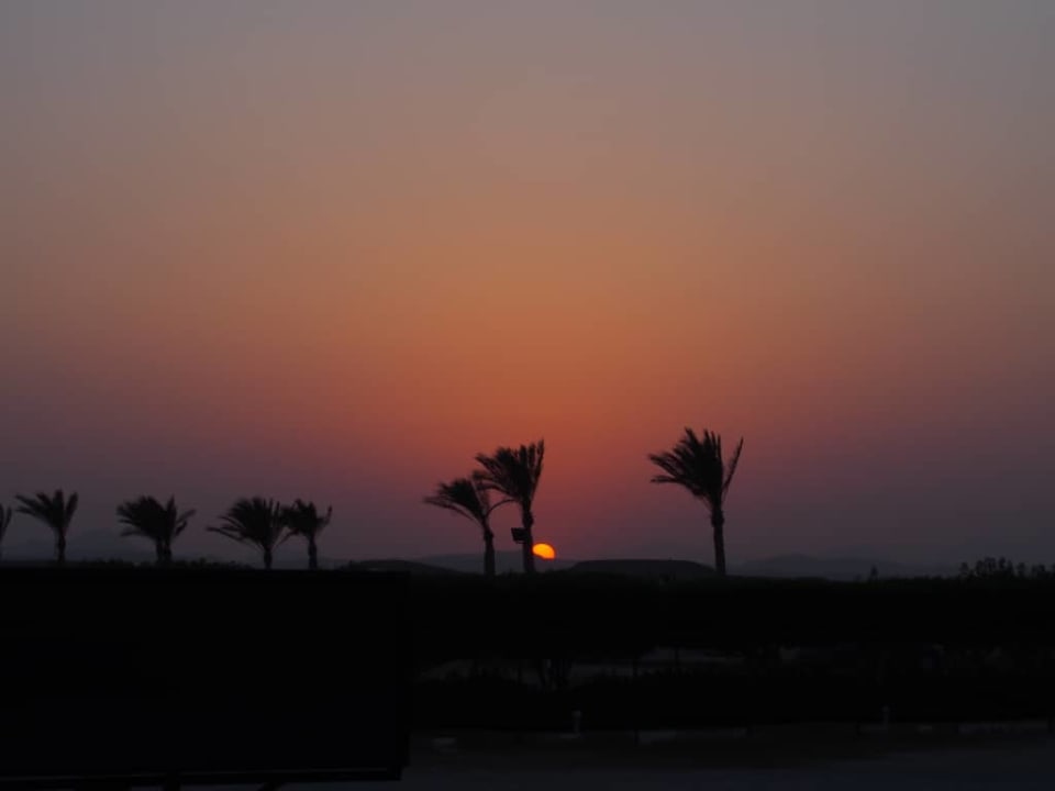 Zachód słońca Three Corners Sea Beach Resort