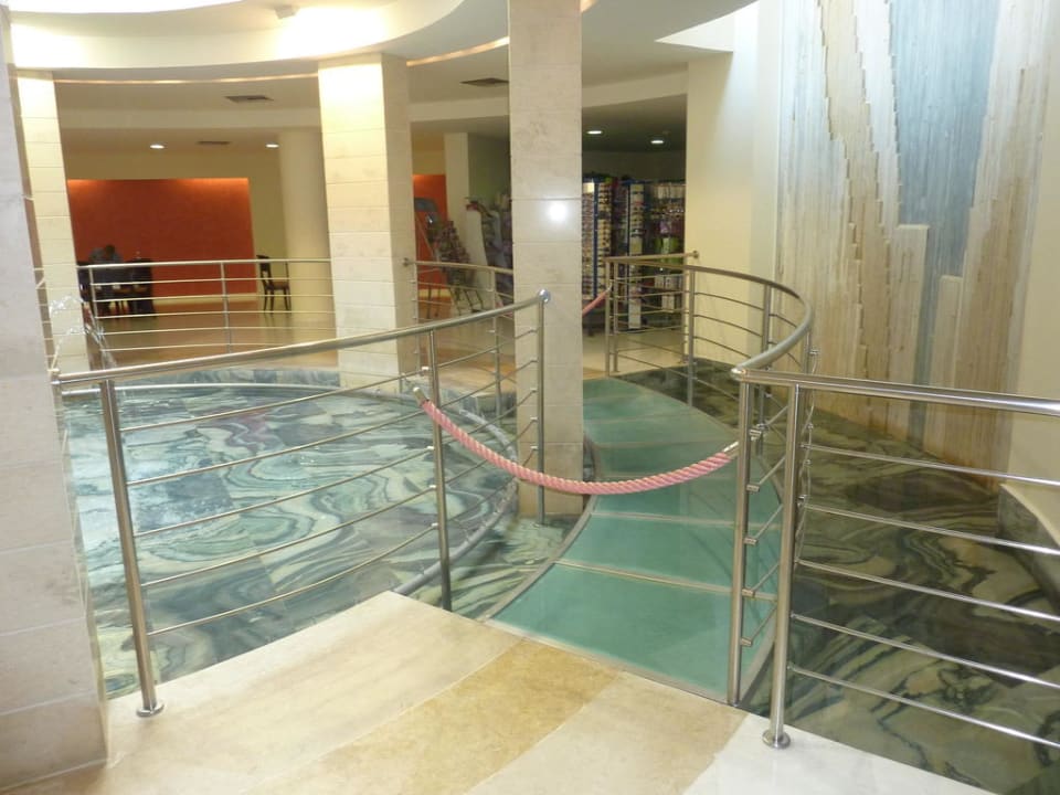 Schön gestalteter Bereich im Untergeschoss  Grand Hotel Holiday Resort