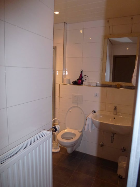 Bad im Zimmer Nr. 4 Hotel Tannenhof