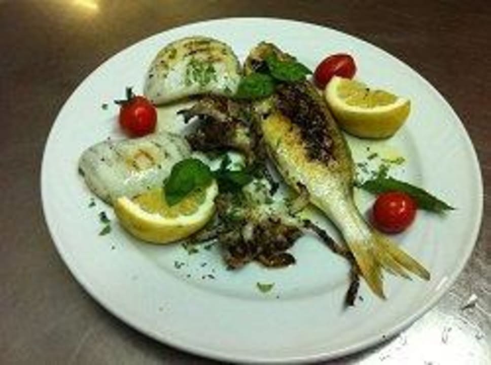 Grigliata di pesce fresco all'hotel onda bleu Hotel Onda Bleu