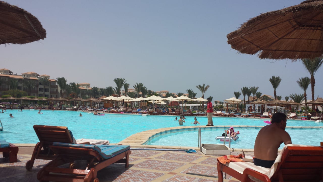 Am Pool Pickalbatros Dana Beach Resort - Hurghada