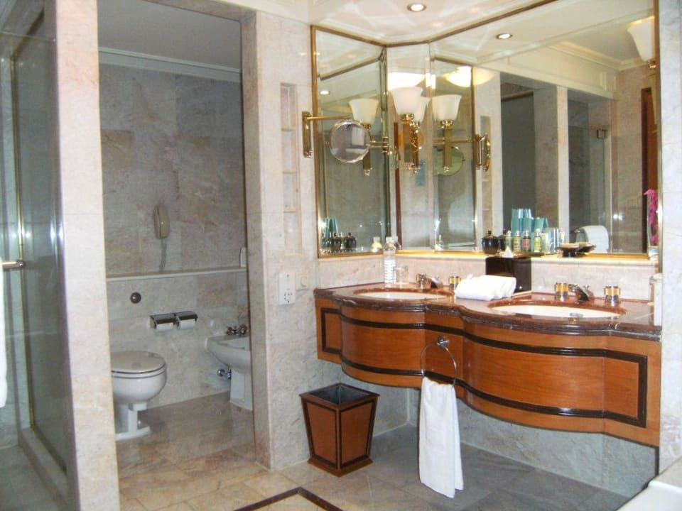 Bagno Shangri-La Hotel, Bangkok