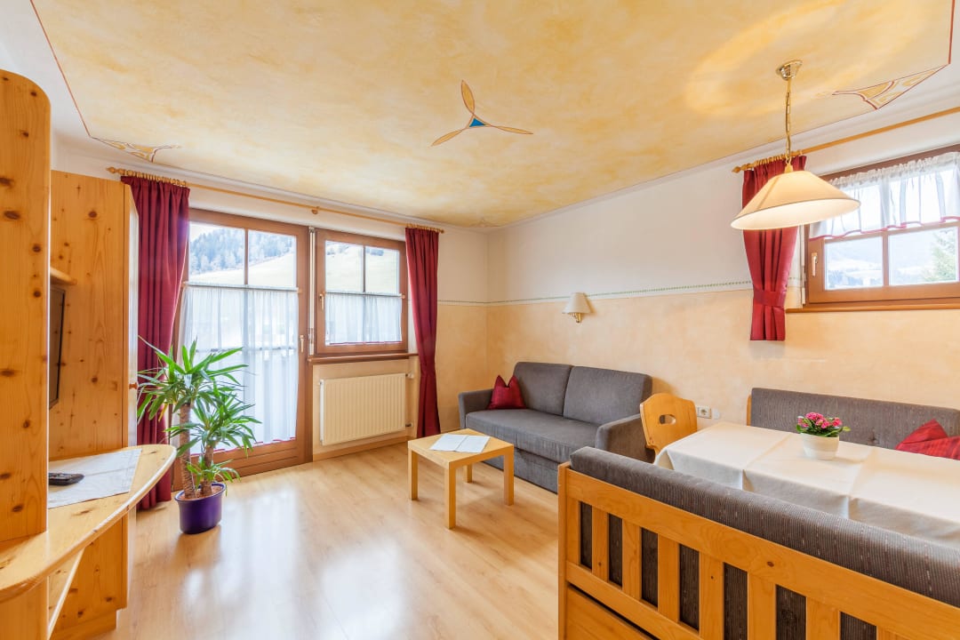 Ferienwohnung: Wohnzimmer  Apartments Haus zur Vogelweide