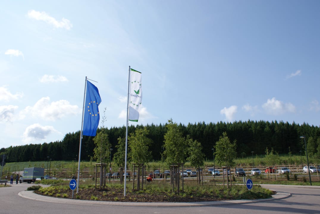 Einfahrt und Hauptparkplatz Center Parcs Park Bostalsee