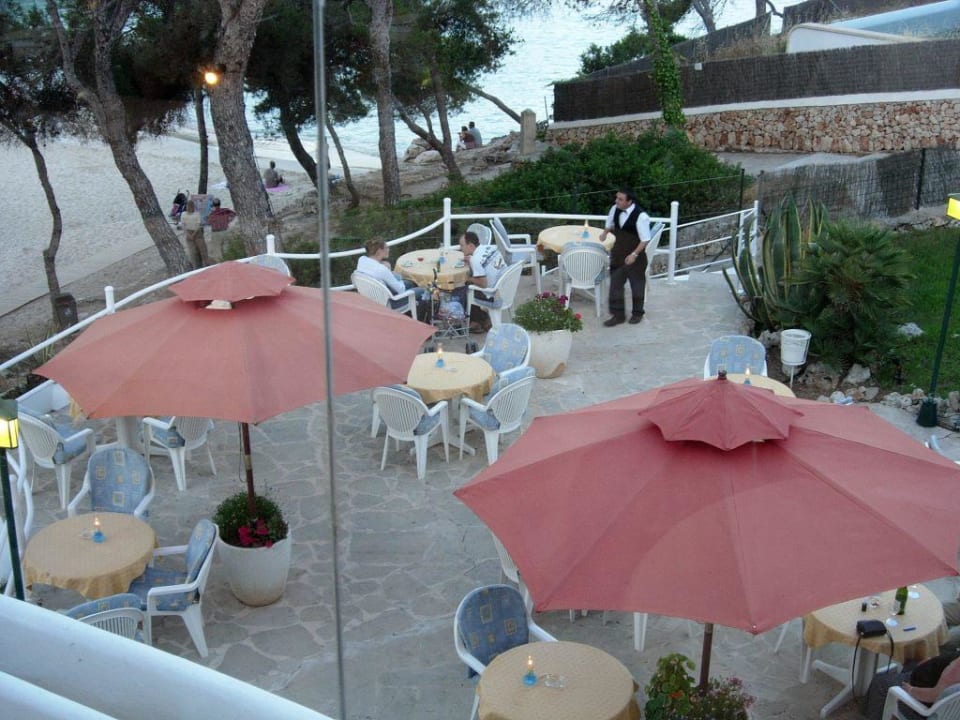 Blick vom Restaurant auf die Terrasse Grupotel Rocador