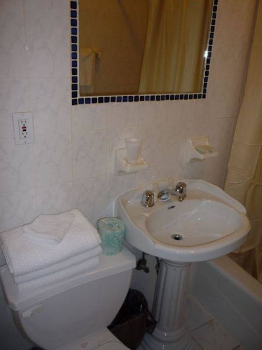 Badezimmer Teil 2 St. James Hotel