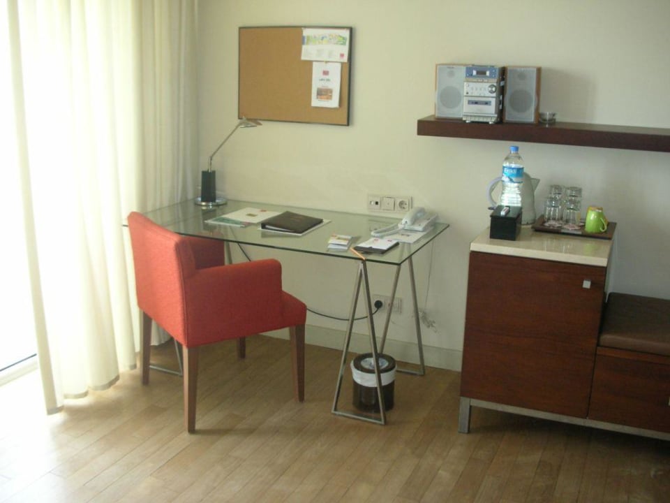 Schreibtisch, Minibar etc. Lara Barut Collection