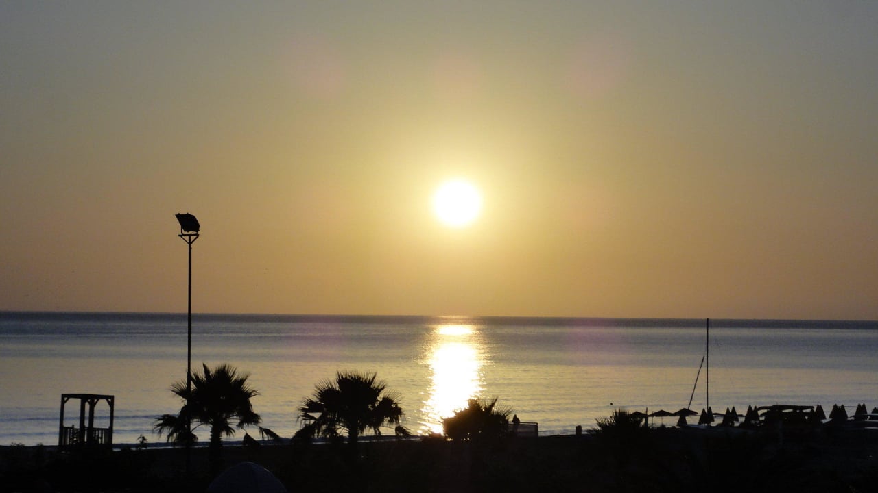 Sonnenaufgang Vantaris Palace