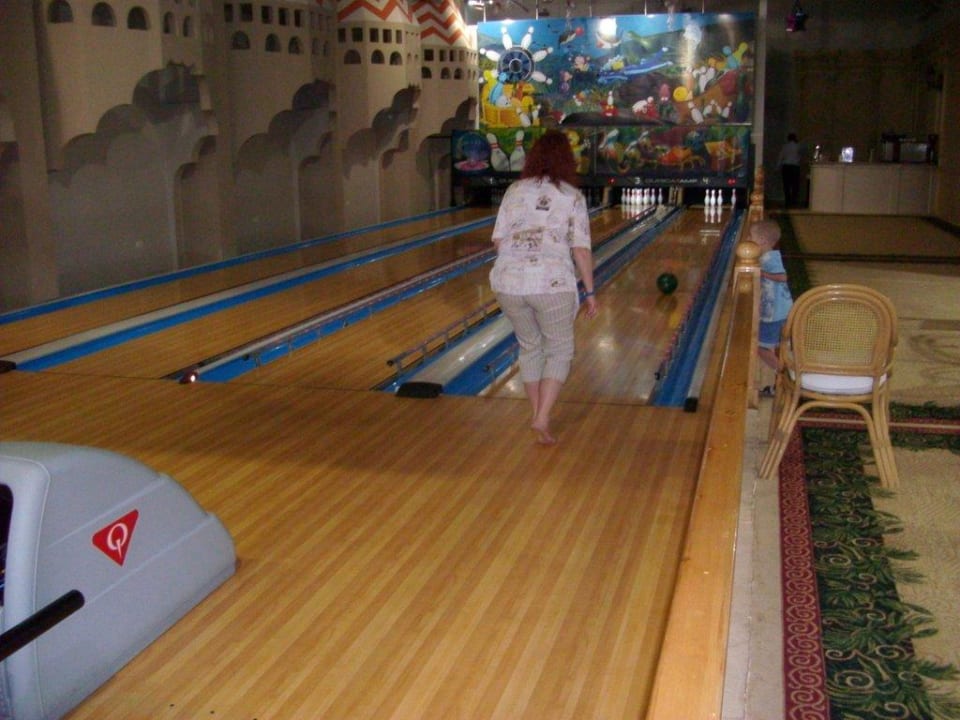 Abendlicher Spaß auf der Bowlingbahn Ali Baba Palace Hotel