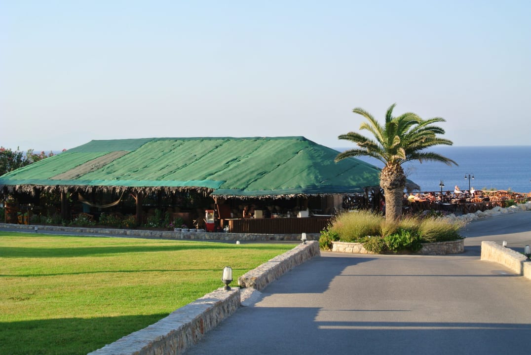 Blick auf die Safaribar Hotel Kalithea Horizon Royal