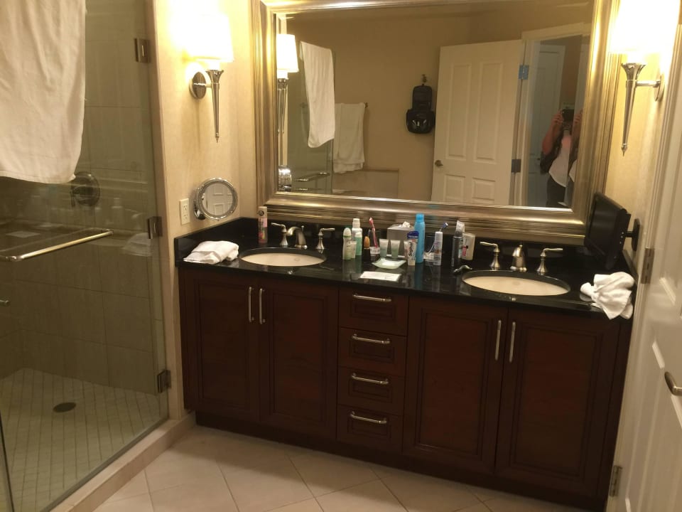 Viel Stauraum im Bad (und ne Glotze) The Signature at MGM Grand