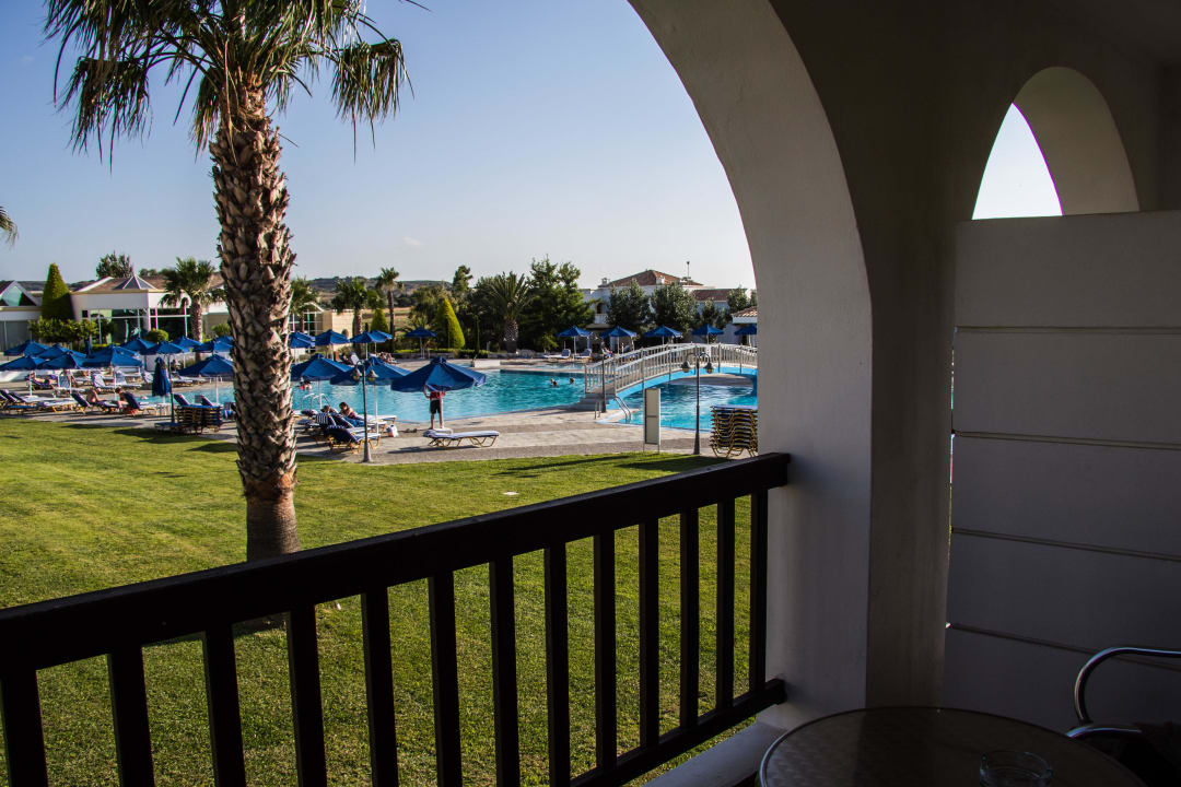 Pool-Blick Neptune Luxury Resort