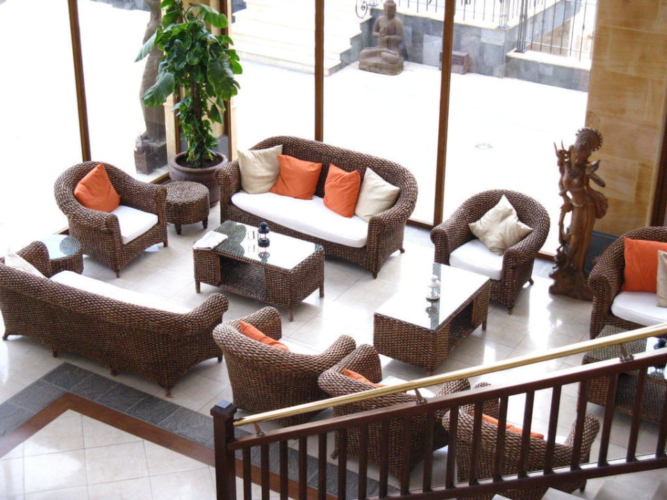 Bequeme Sitzecken laden zum Lümmeln ein Hotel Regency Country Club