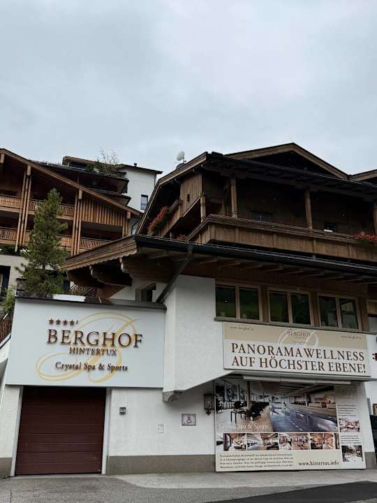 Außenansicht Hotel Berghof Crystal SPA & Sports Hintertux