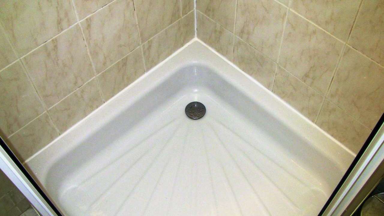 Altes schmutziges Badezimmer Clarion Grandhotel Zlaty Lev