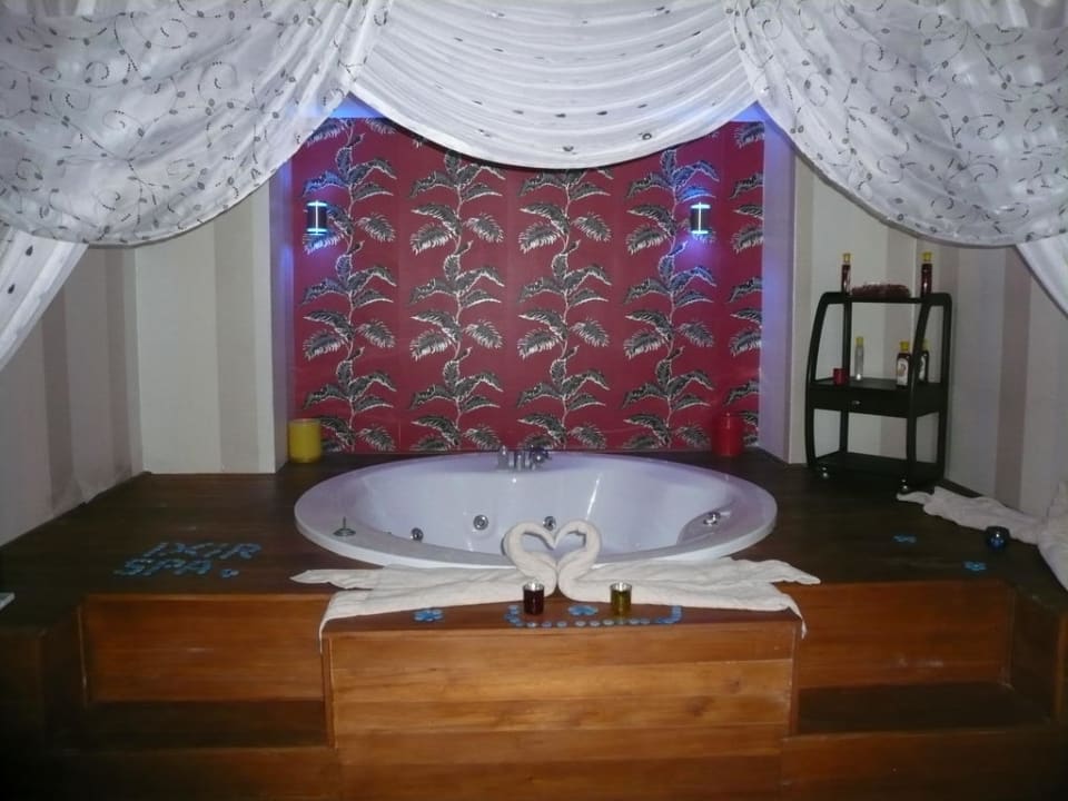 Jacuzzi im Spa Tac Premier Hotel & Spa