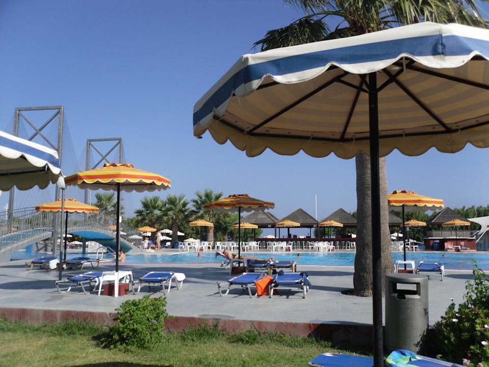 Pool  Doreta Beach Resort & Spa