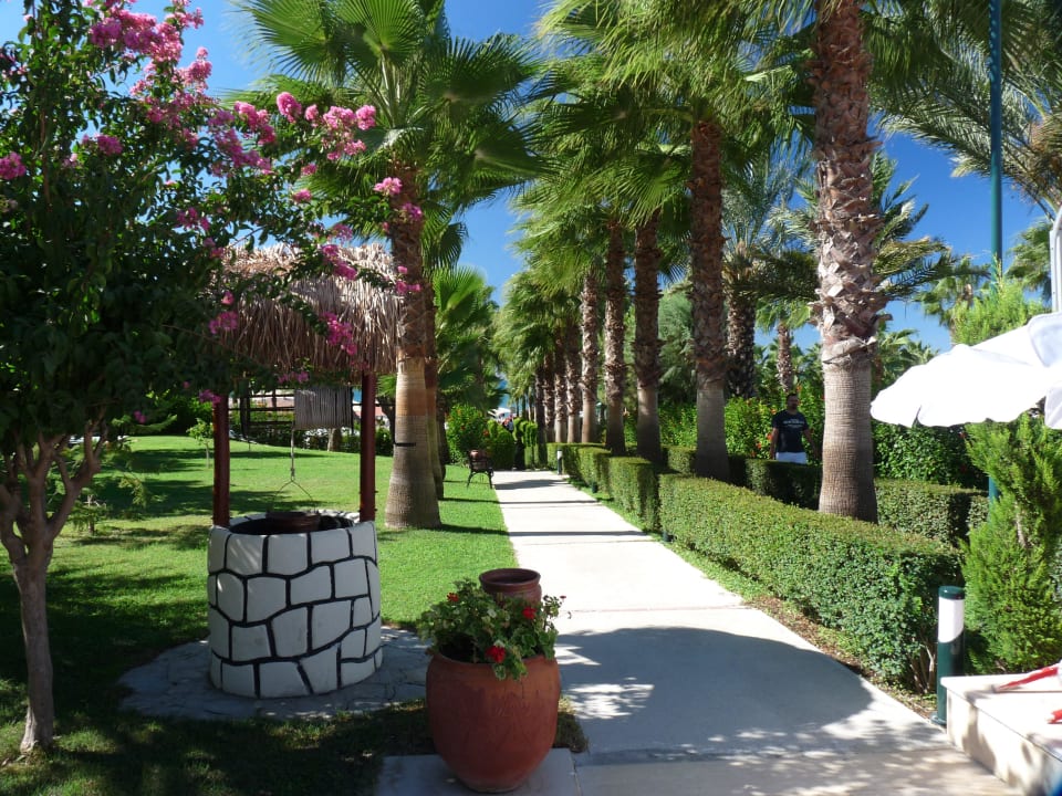 Weg zum Strand Hotel Miramare Beach