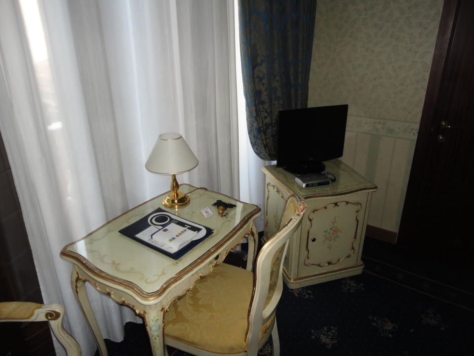 Zimmer  Hotel Montecarlo