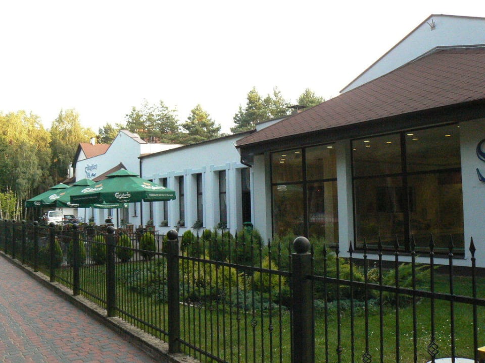 Blick auf Haupthaus mit Schwimmbad Baginscy SPA