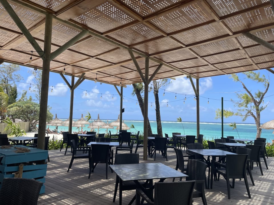 Gastro Crystals Beach Resort Belle Mare, a member of Radisson Individuals