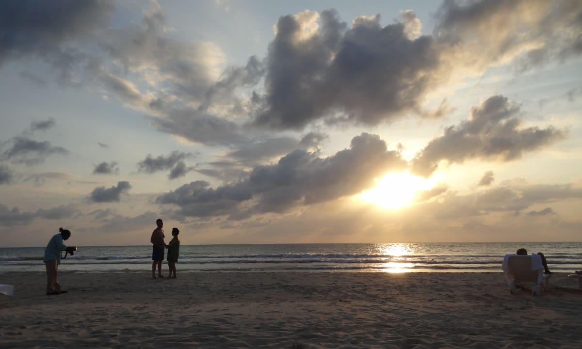 Erinnerungsfotos waren teuer Couples Swept Away - Adults only