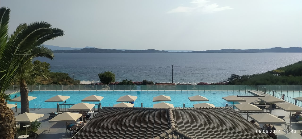 Pool Akrathos Beach Hotel