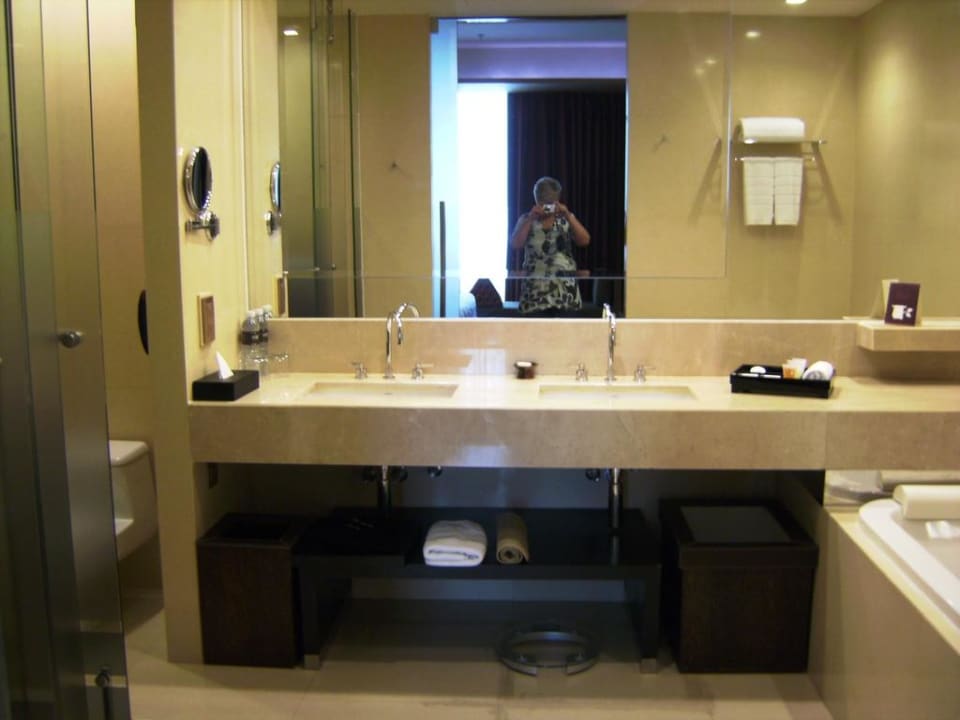 Bad mit abgetrennter Toilette VIE Hotel Bangkok, MGallery