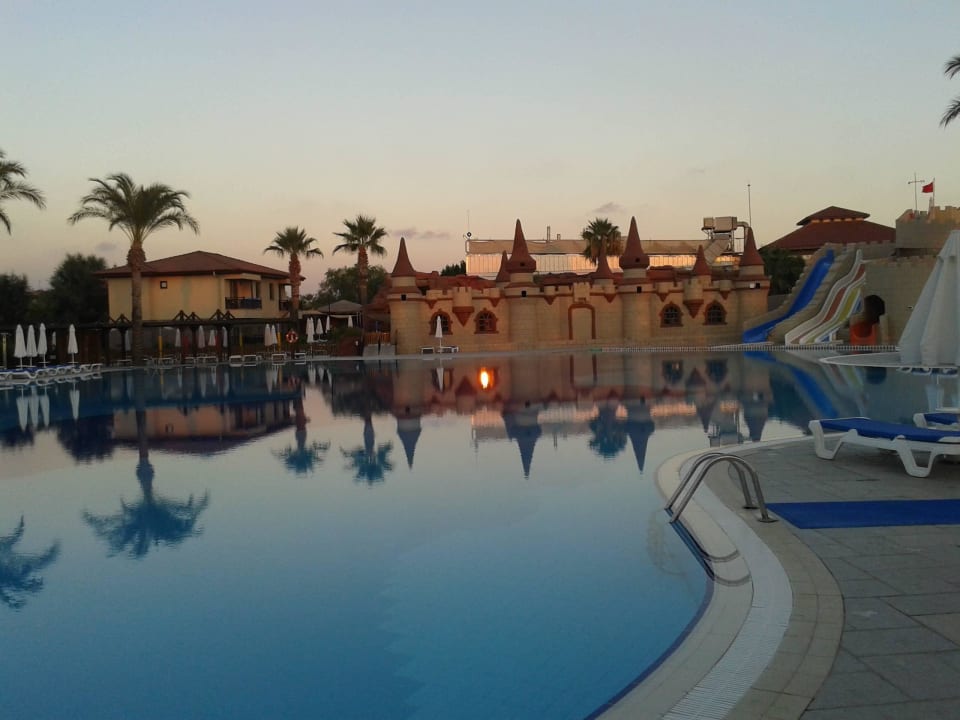 Die Sonne ist in den Pool gefallen TUI BLUE Palm Garden