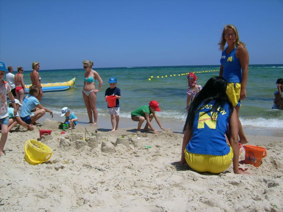 Sandburgen bauen mit Neckermann Kids Club Sahara Beach Aquapark & Resort