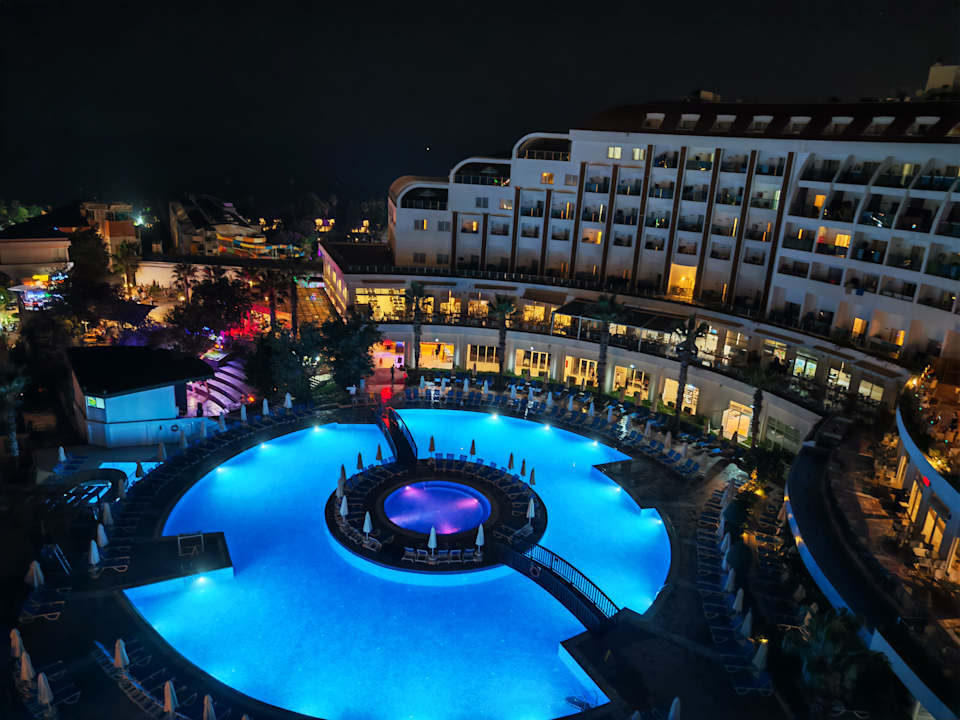 Pool Side Prenses Resort & Spa